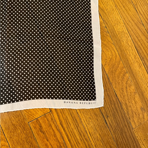 Banana Republic Oblong Silk Scarf. Black w/pale pink dots and trim. VGUC - Picture 7 of 7